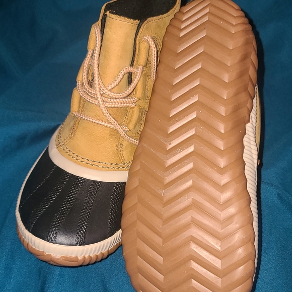 Sorel Boots - Picture 3 of 16